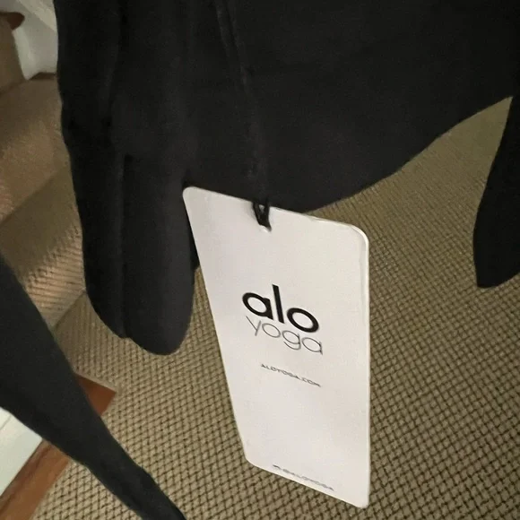 ALO Yoga Black Cropped Sweatshirt - Picture 2 of 5